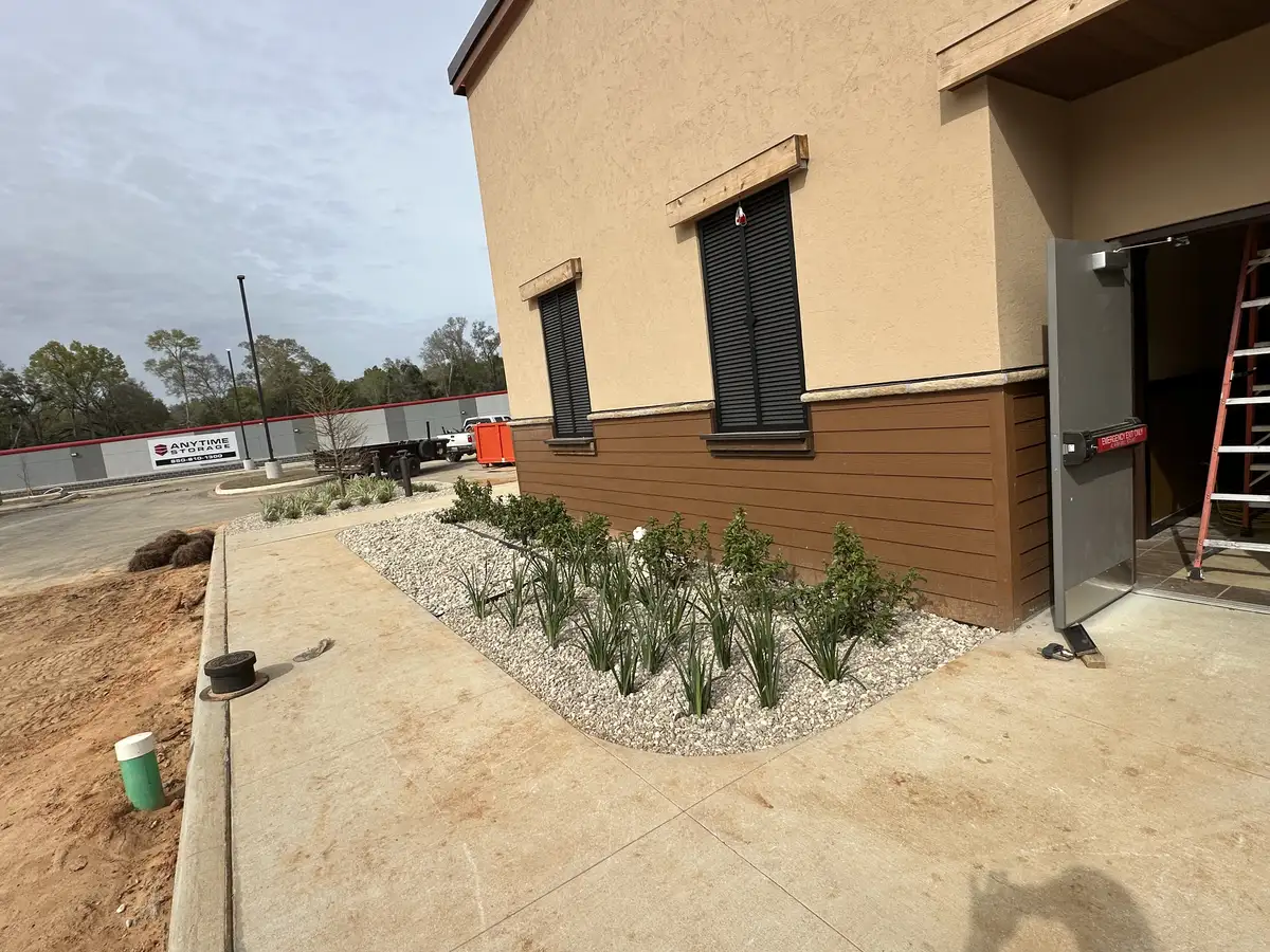 Well-maintained landscape in a Shalimar FL neighborhood near Eglin AFB