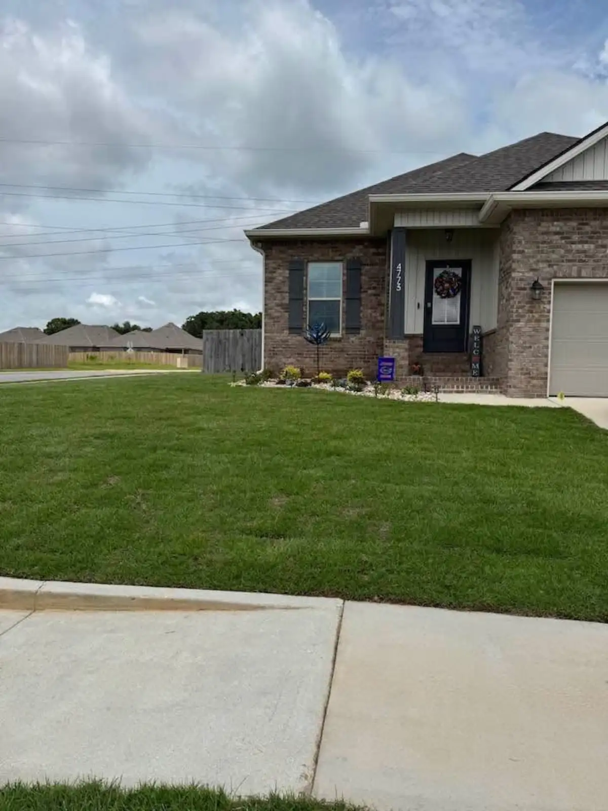 Well-kept Gulf Coast property landscape by Way's Lawn and Landscape
