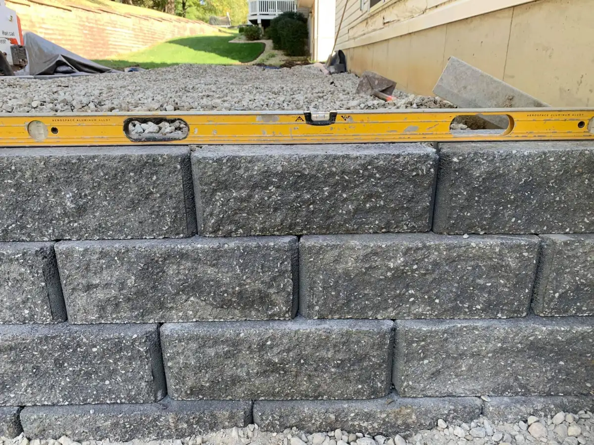 Multi-tier retaining wall system